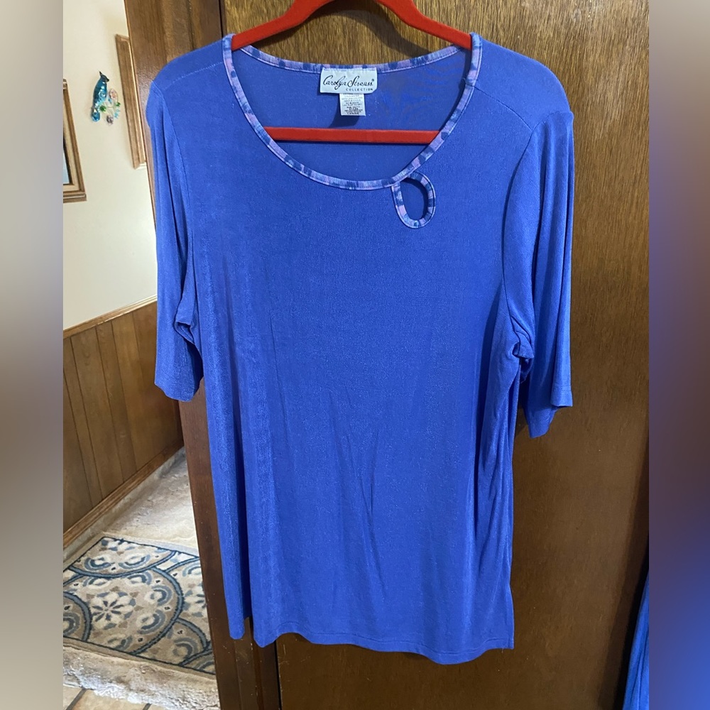 Periwinkle color top & pant set.  Short sleeve top.  Size large. - Picture 2 of 5